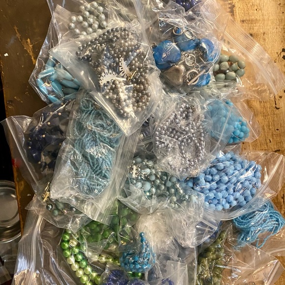 JUST WOW! Mother load of antique,Vintage,Costume +Retro Jewelry! - Picture 3 of 17